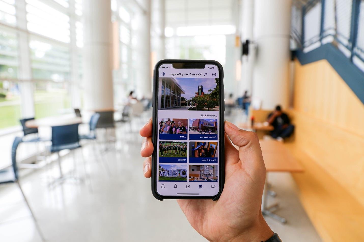 person holding a phone with the 365球赛平台 app open in the Student Center